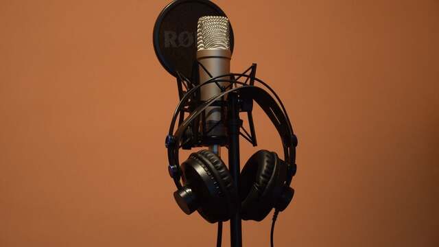 Rekomendasi Podcast Musik yang Bikin Wawasan Kamu Bertambah